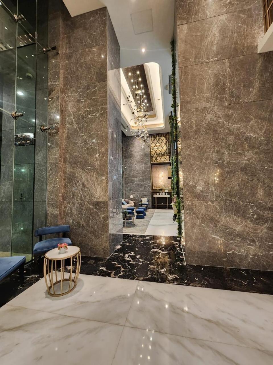 Spacious Comfortable Apartemen South Sorabaya Extérieur photo